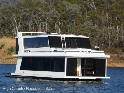 Kudeta Houseboat Holiday Home on Lake Eildon, Vic.