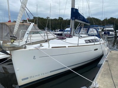 Beneteau Oceanis 34 Custom made davits for dingy or inflatable
