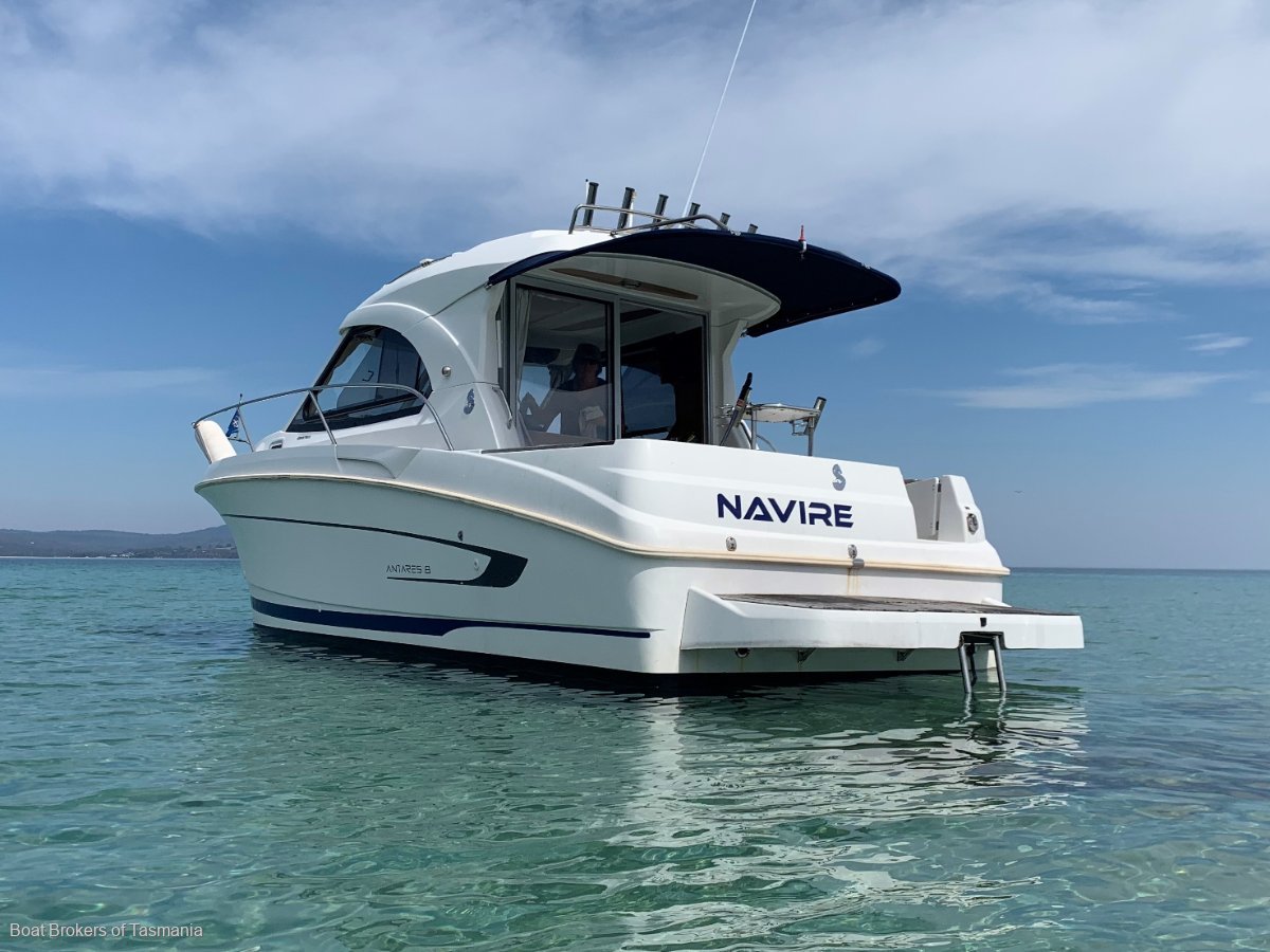 NAVIRE Beneteau Antares 8 quality cruiser in excellent order. Boat Brokers of Tasmania