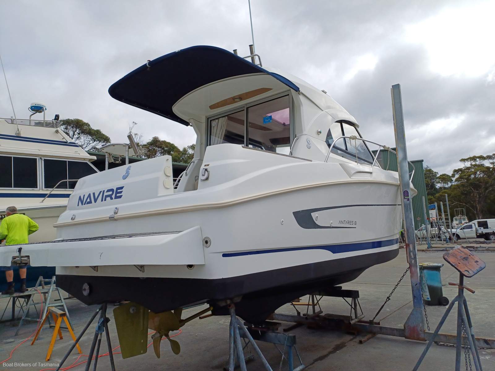 NAVIRE Beneteau Antares 8 metre with Nanni diesel inboard. Boat Brokers of Tasmania