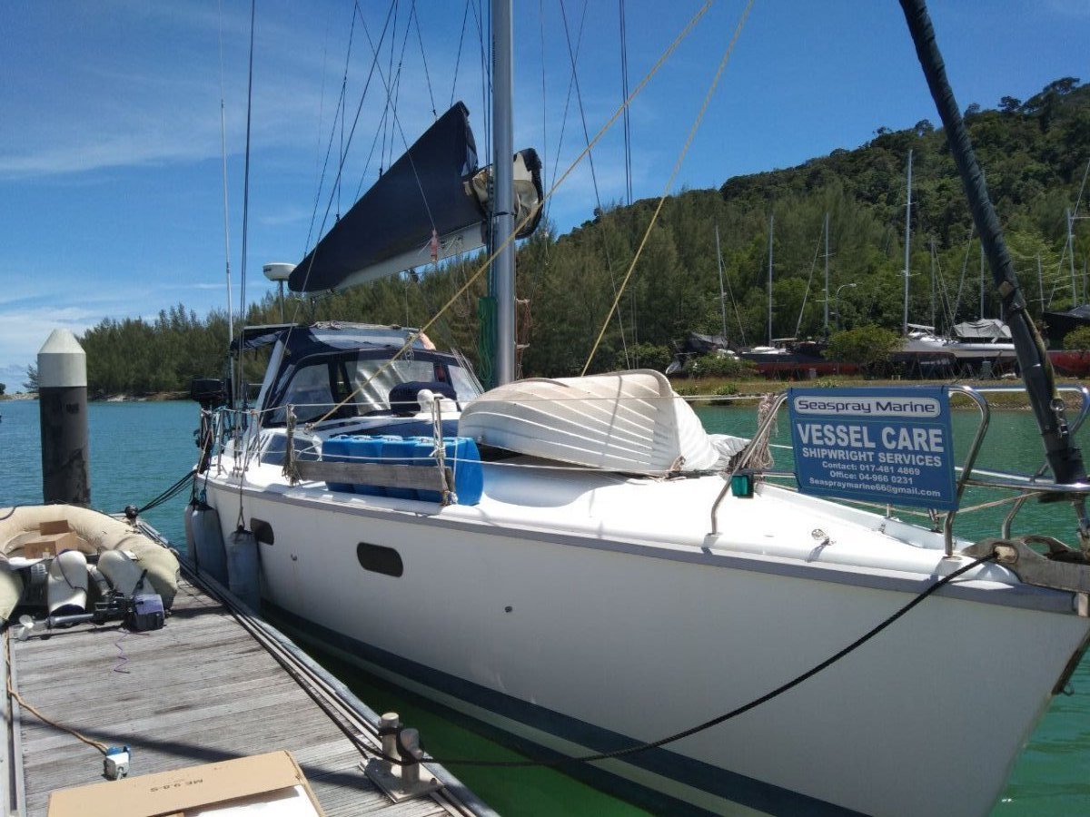 Hunter Legend 430 for sale in Langkawi, Malaysia:Hunter 430 for sale in Langkawi