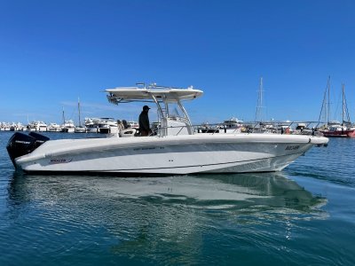 Boston Whaler 320 Outrage 600HP of New Mercury outboards