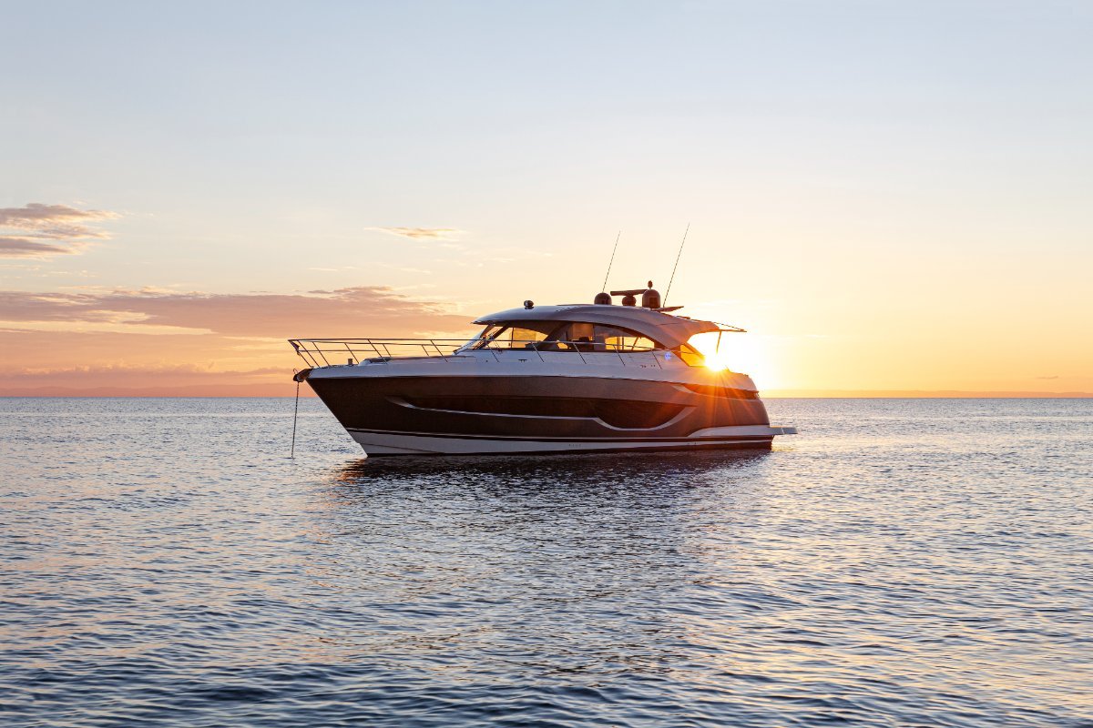 riviera 4600 sport yacht platinum