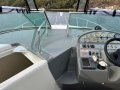 Cruisers Yachts 280cxi:Walk through windscreen for safe easy foredeck access