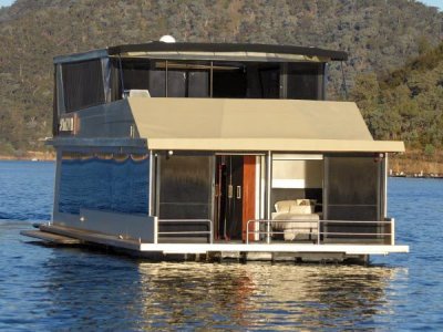 CALIFORNIAN -Houseboat holiday home on Lake Eildon