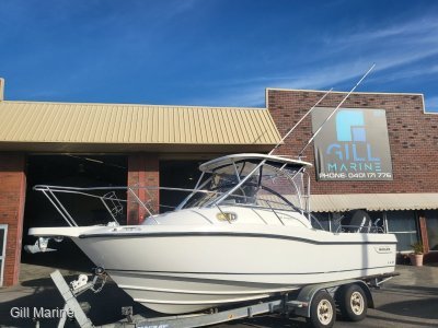 Boston Whaler 230 Outrage LOW HOURS AND IMMACULATE - READY TO GO FISHING!