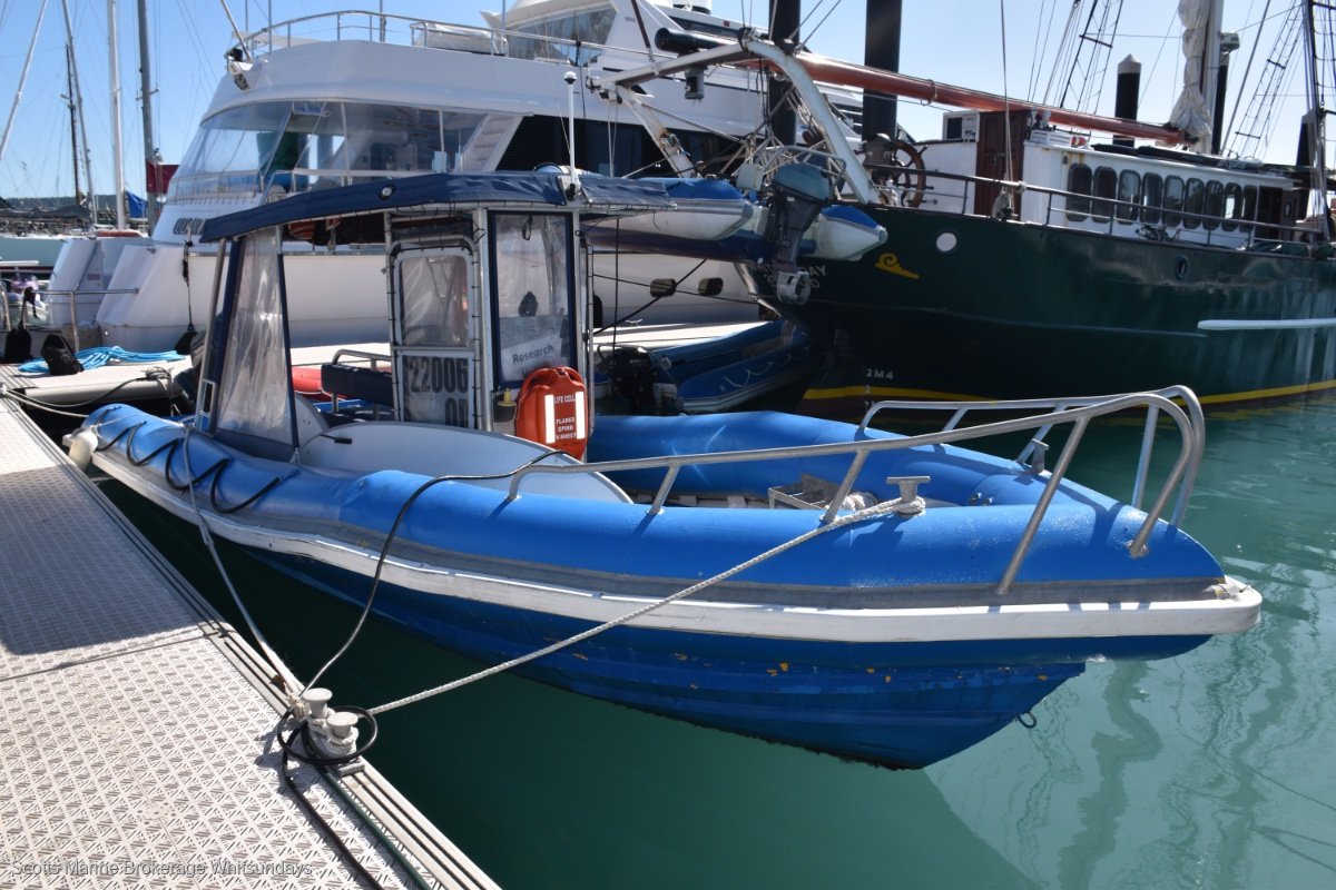 Custom Survey 7.8 m grp hull with alloy pontoons