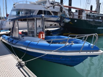Custom Survey 7.8 m grp hull with alloy pontoons