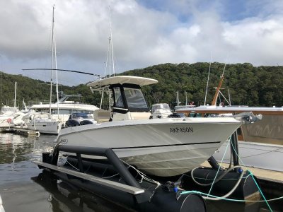 Boston Whaler 230 Outrage (Including Air Berth)