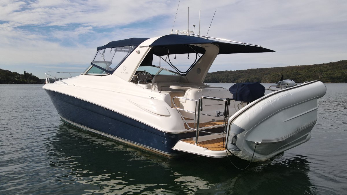 Riviera M370 Sports Cruiser - Berth Available with fender!