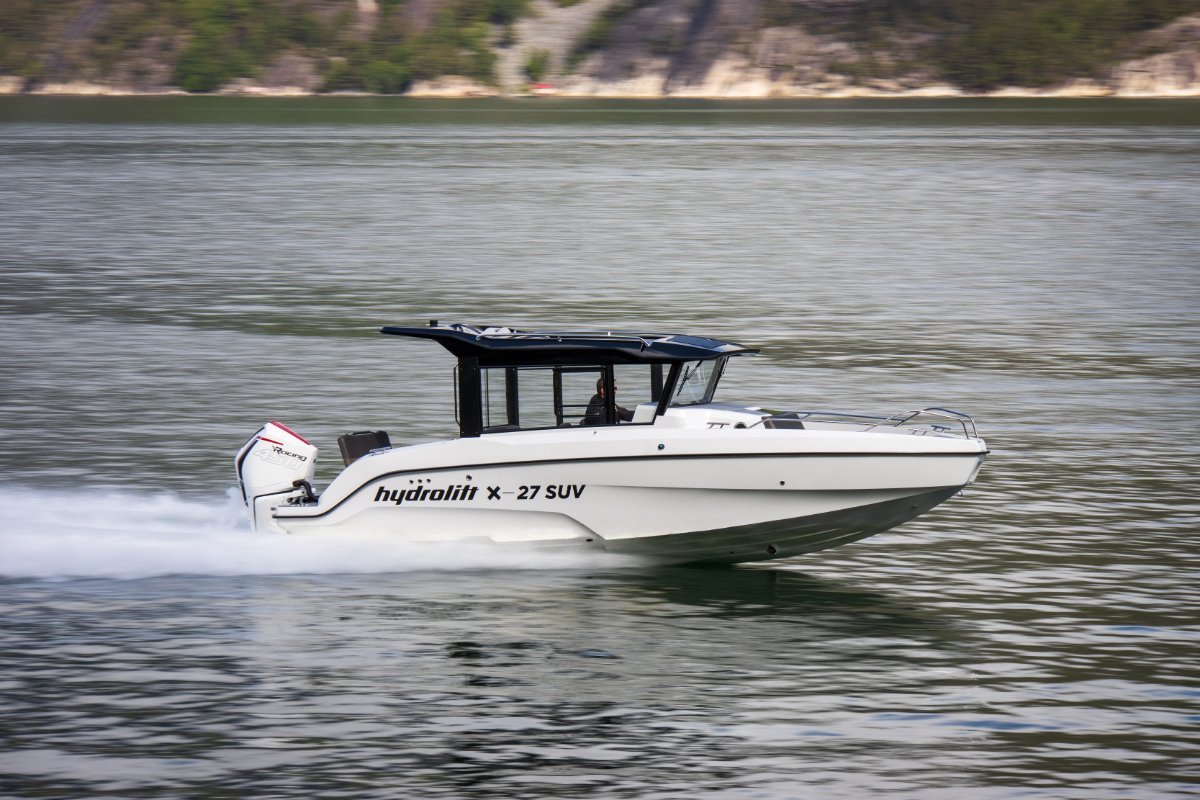Hydrolift X-27 SUV *** Save on this demo boat in stock now***
