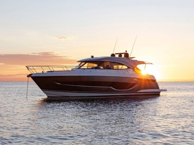 Riviera 4600 Sport Yacht Platinum Edition