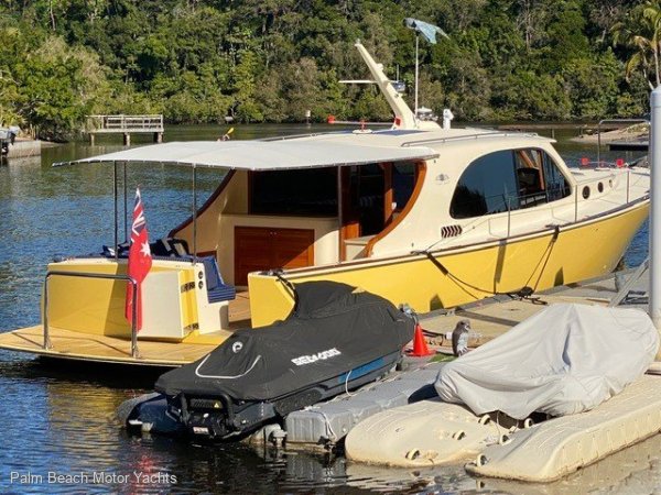 Palm Beach Motor Yachts 50 Twin Cabin - Yanmar shaft drive - Galley up