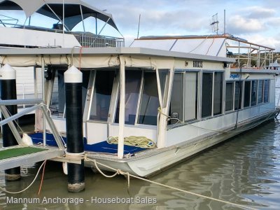 Dragonfly is a Tidy1 Bedroom Monohull River Boat