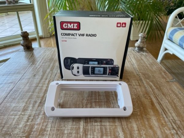 GME VHF MARINE RADIO & FLUSH MOUNT KIT