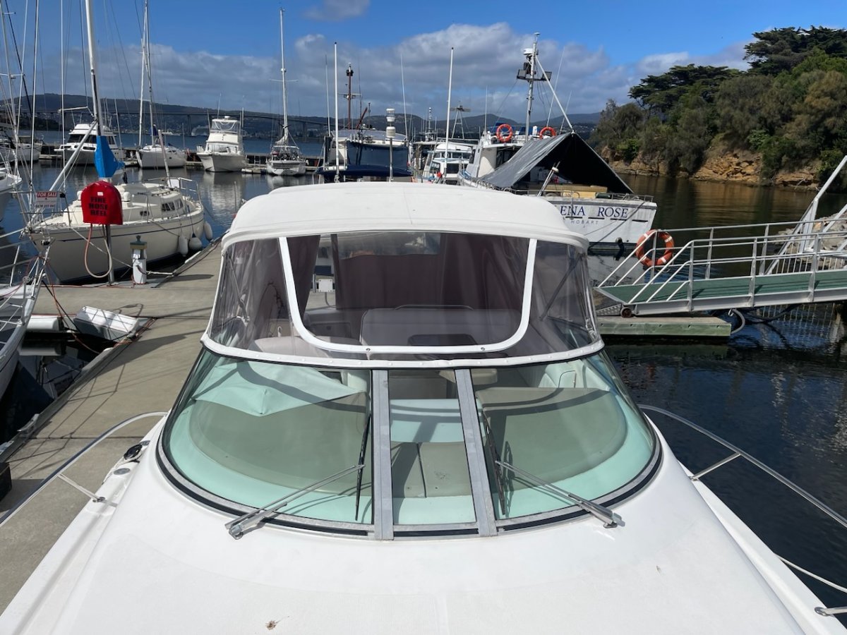  Riviera 3000 Offshore Series 2 Twin 285hp shaft drive diesels Boat Brokers of Tasmania