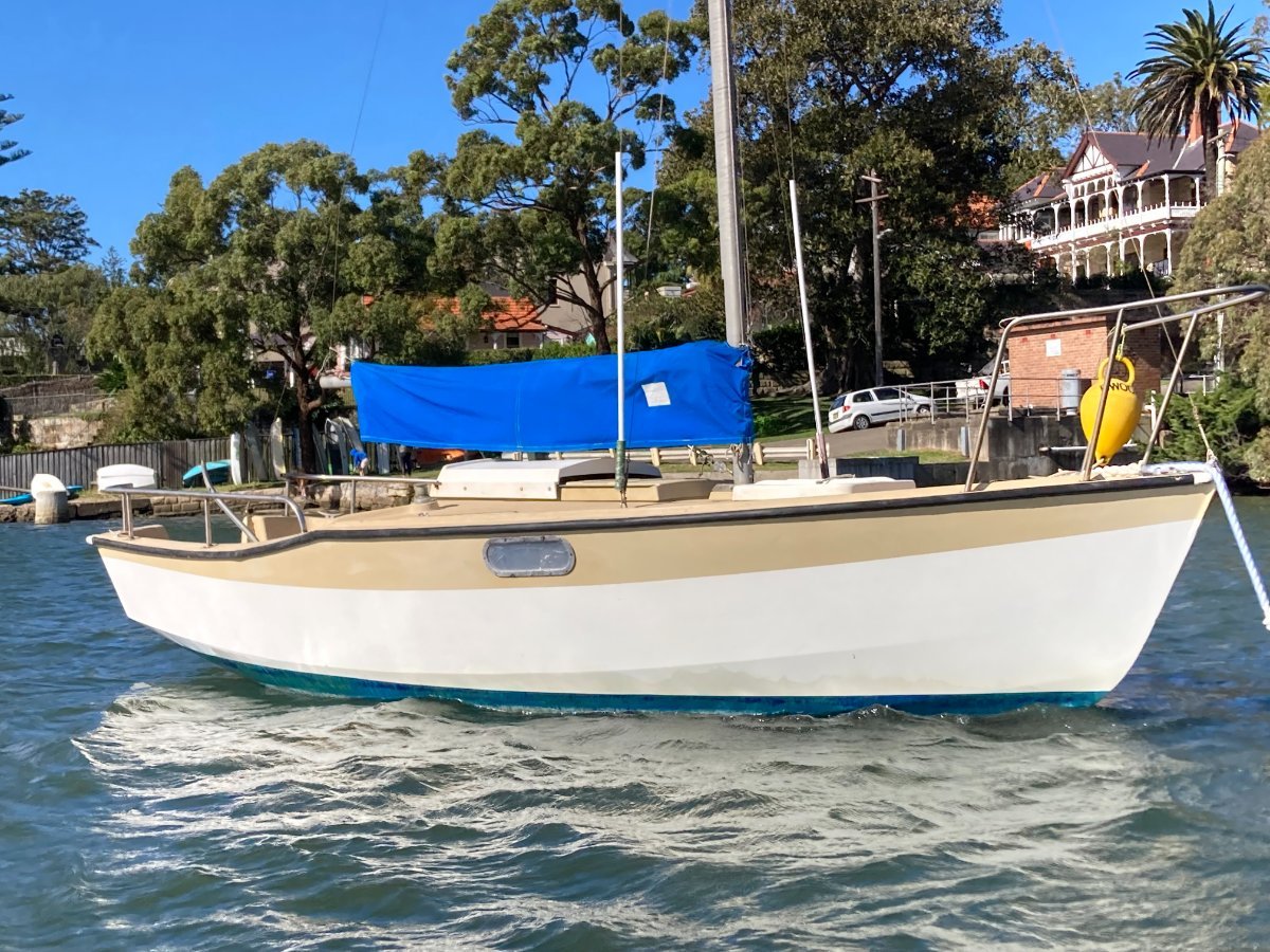 hood 20 yacht review