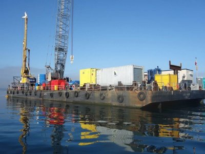 Australia Marine Services AMS Tugs and Barges 180ft - 55m Deck Cargo Ballast Tank Barge Construction Barge, Crane Barge, Cargo Barge