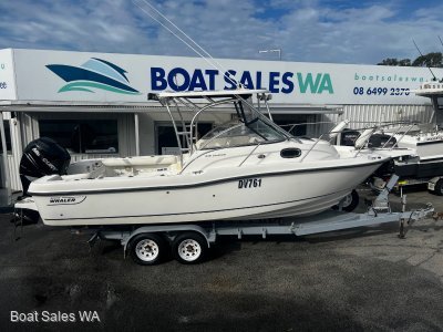 Boston Whaler 235 Conquest Ready to go anywhere, Neat and tidy....