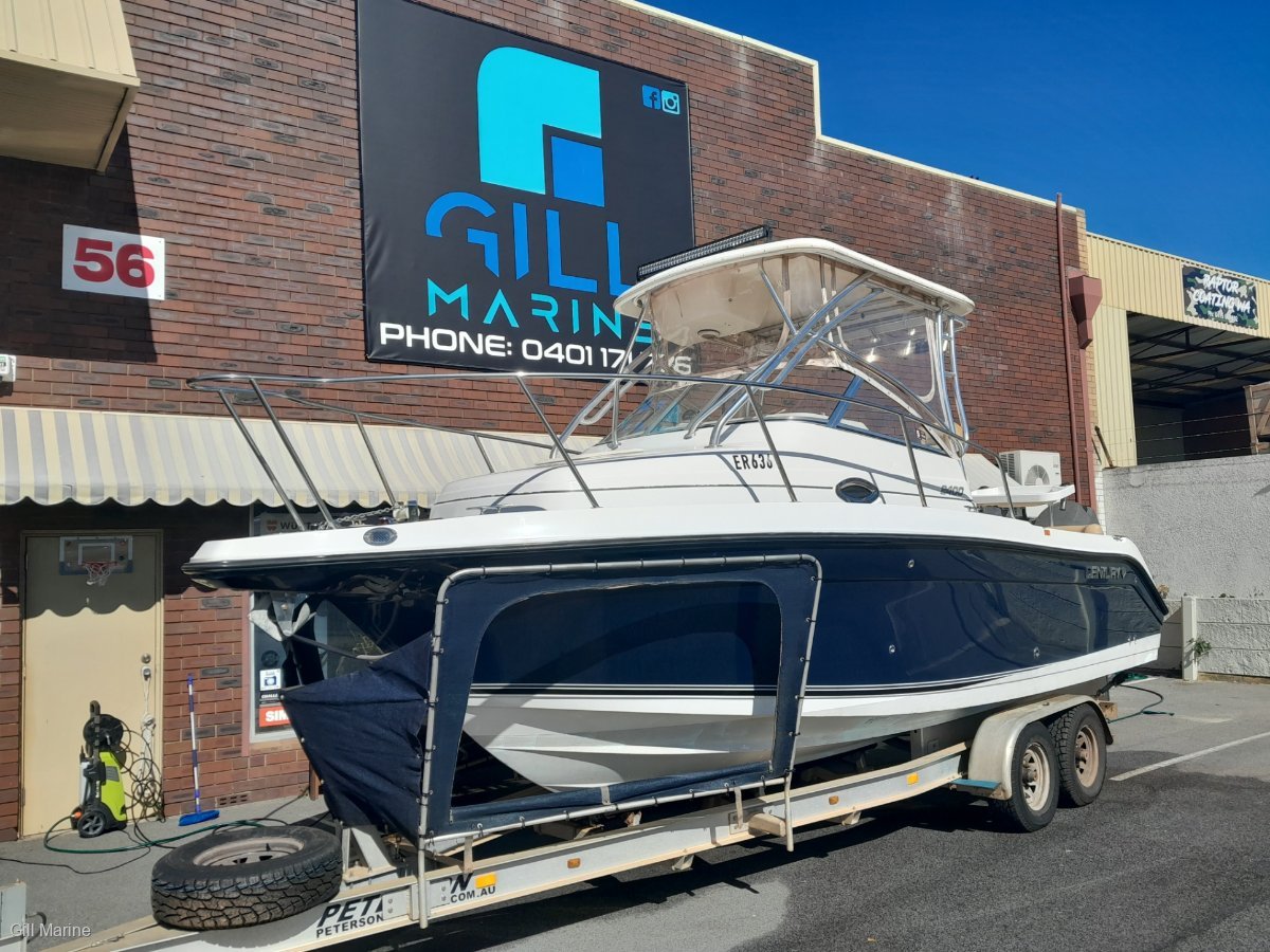 Century 2400 Walkaround Twin 150hp Yamaha Serious Fishing Boat