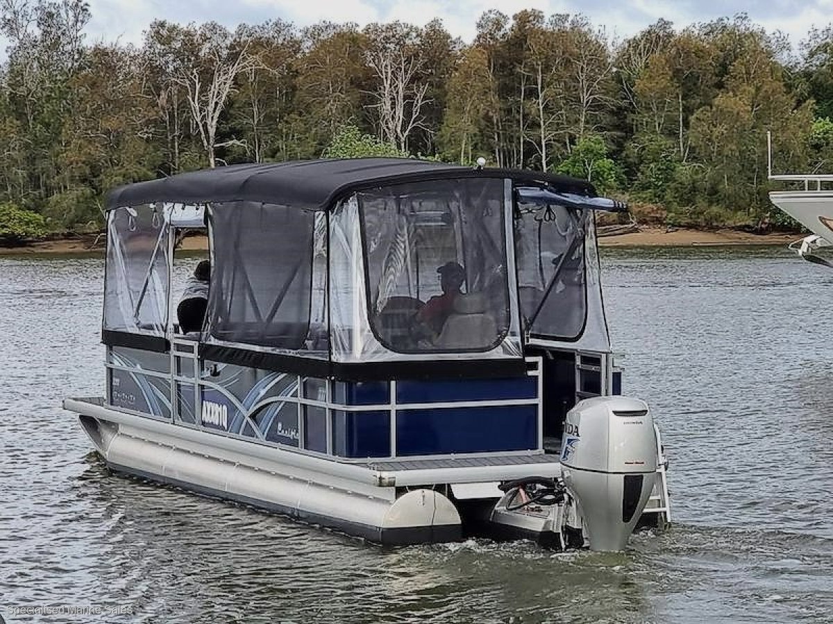 Pacific Pontoons 210 *** 1 only AVAILABLE NOW !! *** $69,990 ***:OPTIONAL ITEMS SHOWN