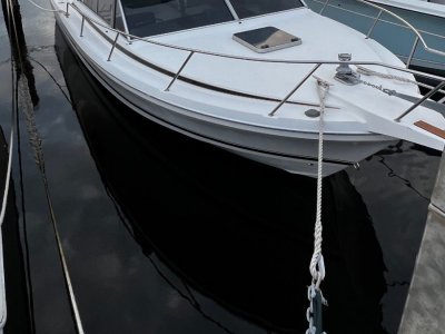 Caribbean 26 Flybridge Cruiser 2000 Model Great Condition Neat and Tidy