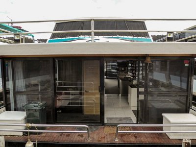 Time Out - Houseboat holiday home on Lake Eildon