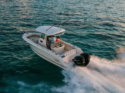 Boston Whaler 250 Outrage Centre Console