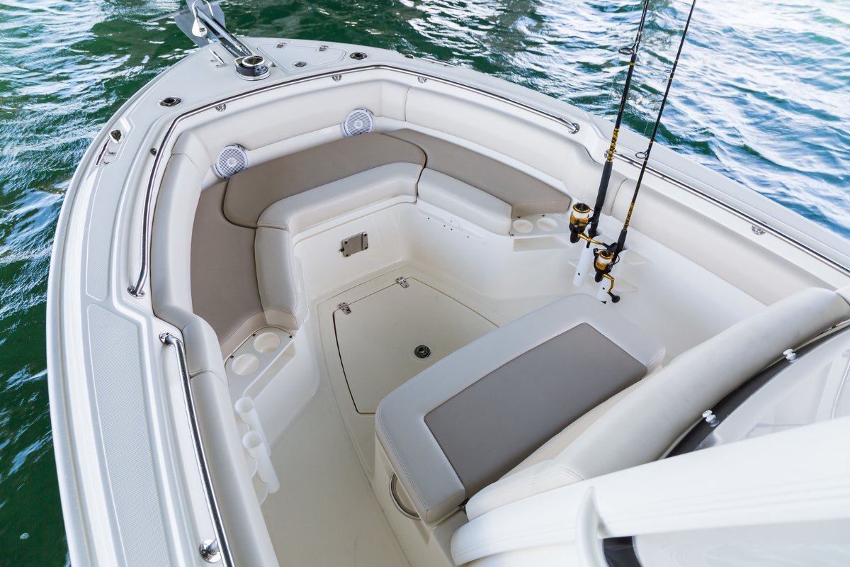 New Boston Whaler 230 Outrage Centre Console