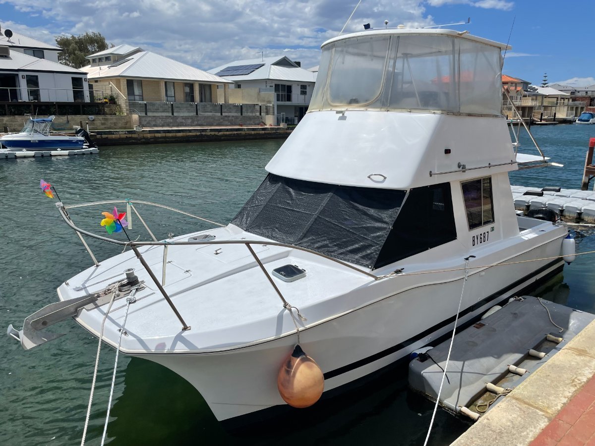 Manta 30 Flybridge - With twin Outboards!