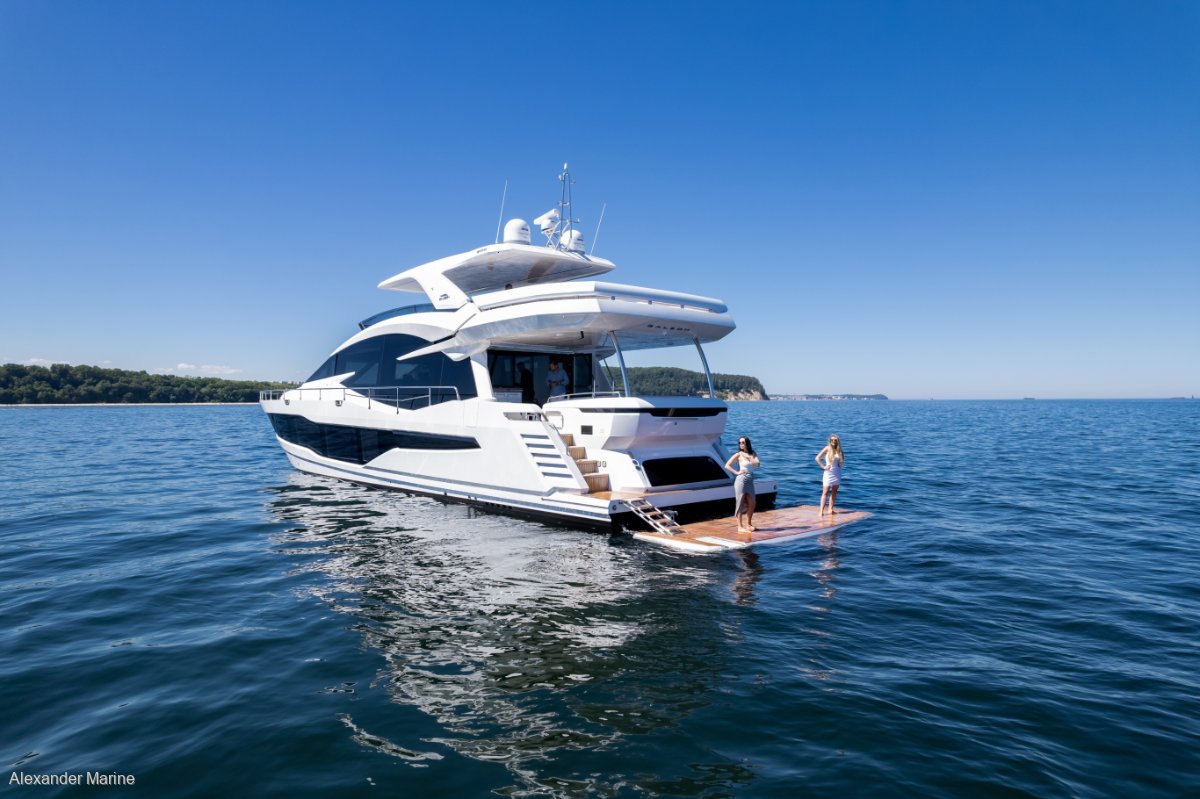 Galeon 800 Fly