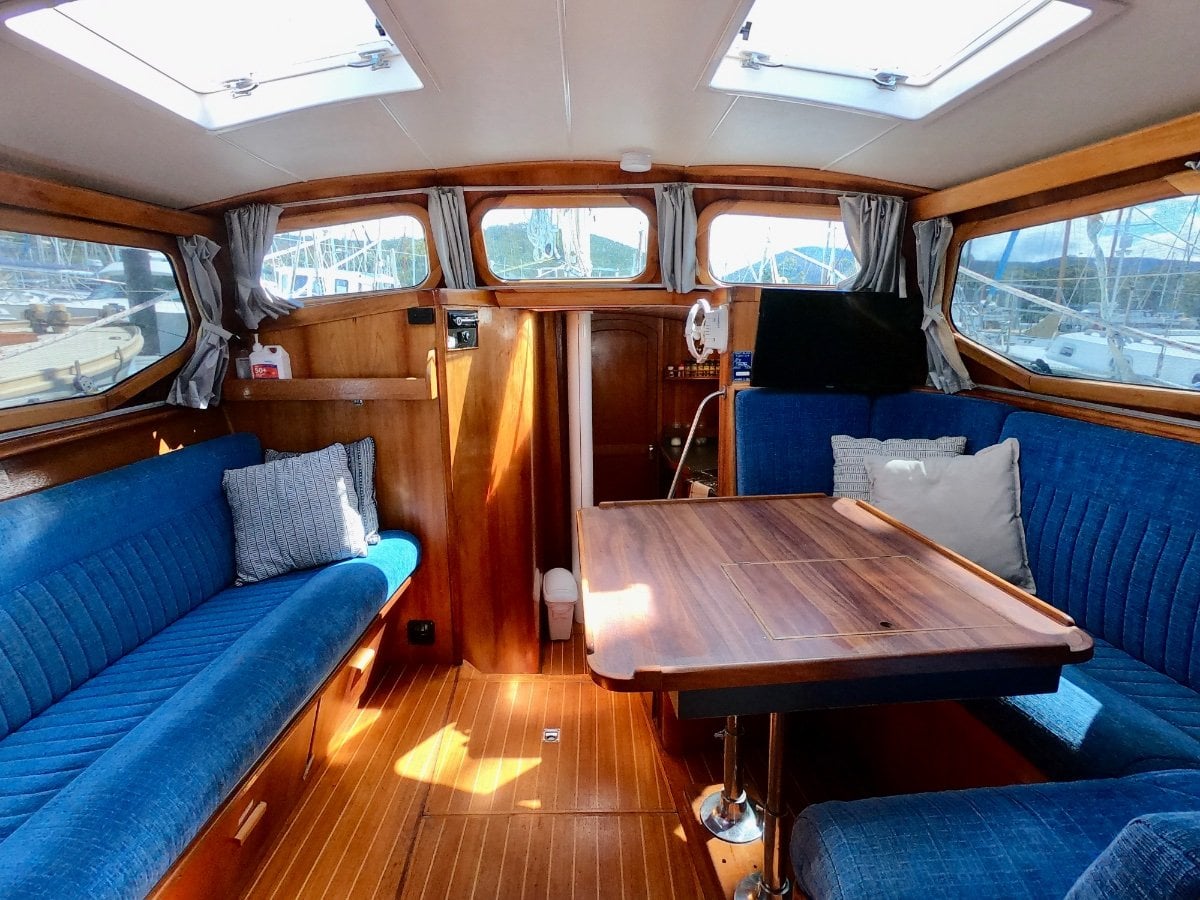 Warwick 46 Deck Saloon Excellent Condition With Many Upgrades Sailing