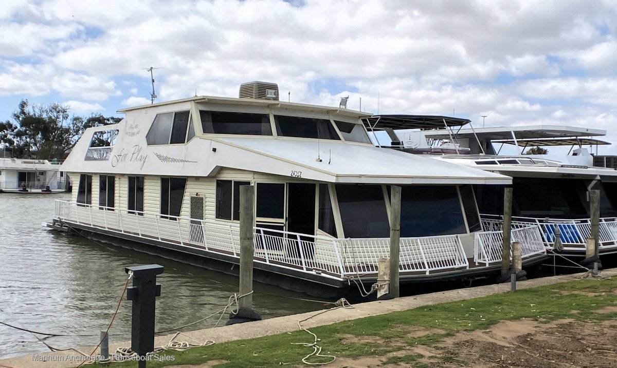 For Play is a Unique 6 Bed/Bath Hire Boat