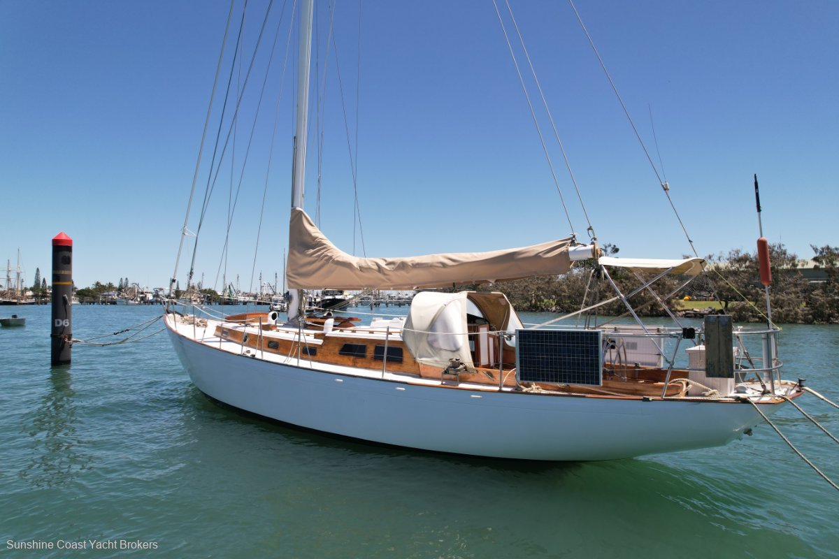 Holman 40 Yacht