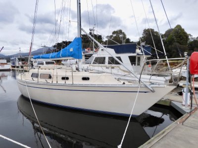 Cavalier 32 WELL MAINTAINED CAPABLE CRUISER IN GOOD CONDITION!