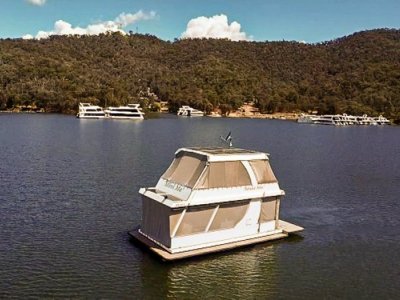 Mini Me - Houseboat holiday home on Lake Eildon
