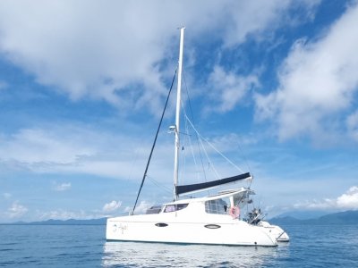 Fountaine Pajot Mahe 36 Evolution Exclusive dual owners version hulls.