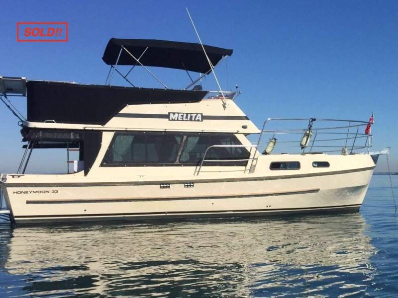 Honeymoon 33 Flybridge Cruiser