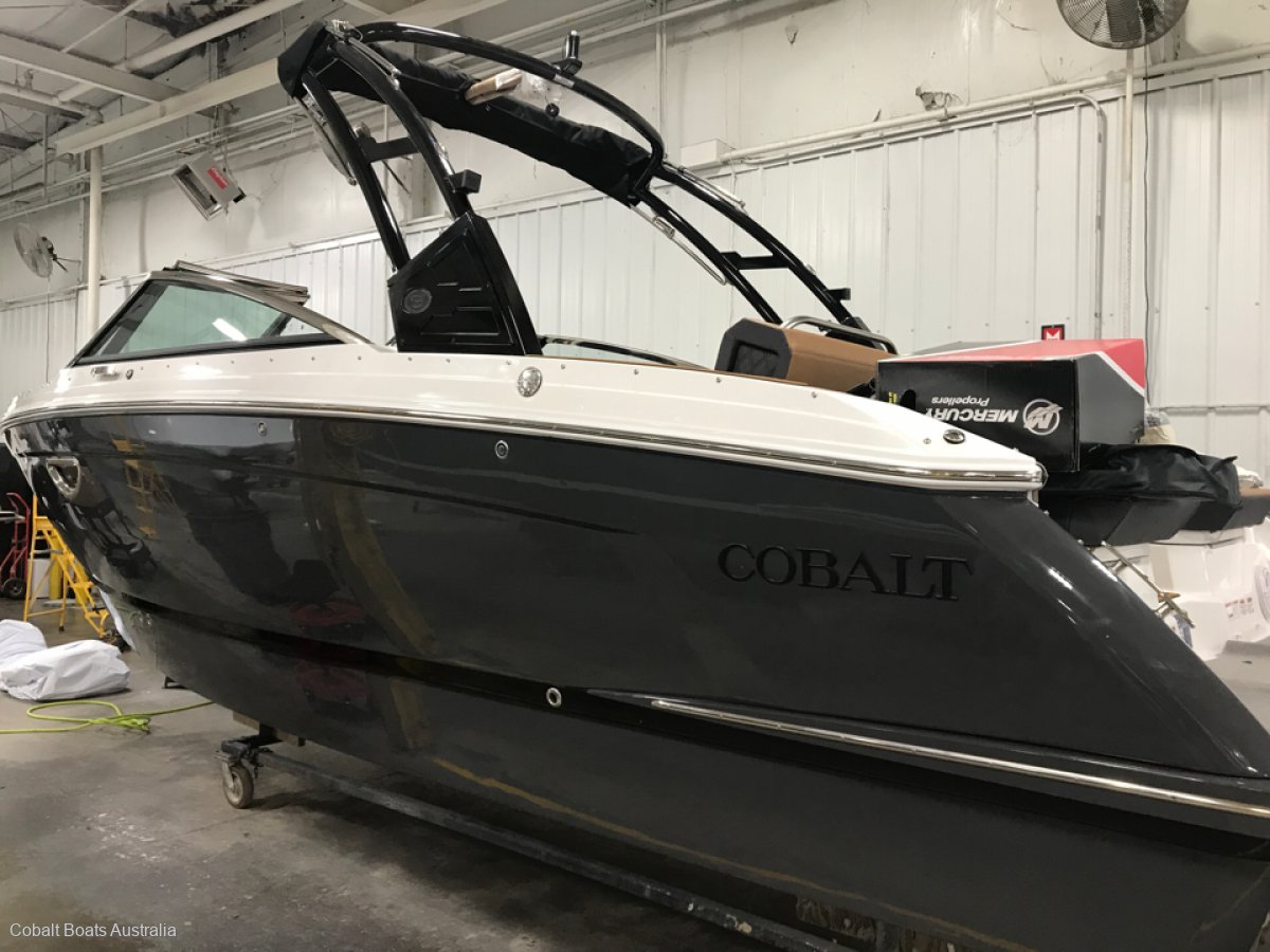 Cobalt R6 Outboard