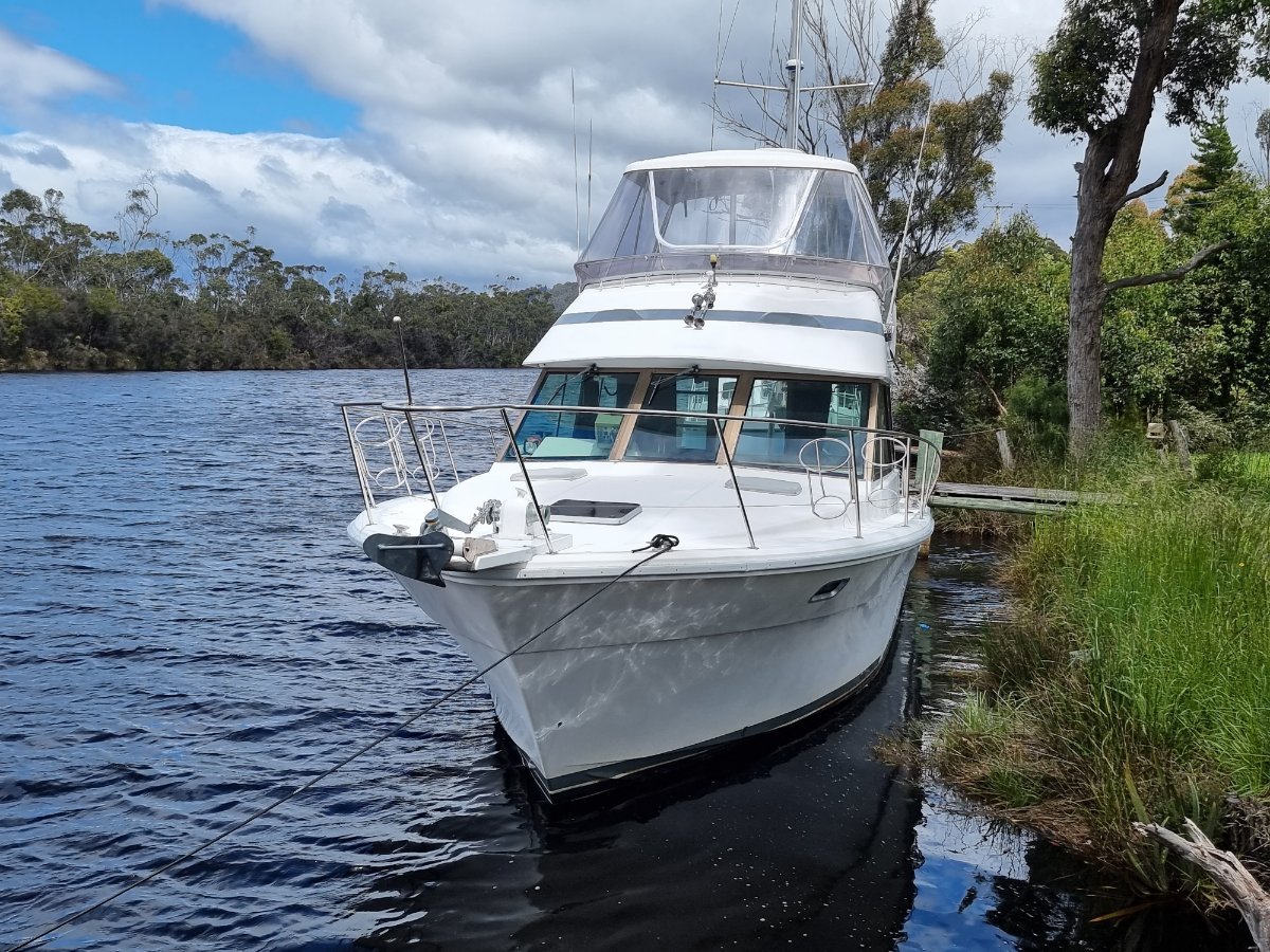Riviera 35 Flybridge "impulse" Power Boats Boats Online for Sale Fibreglass/grp Tasmania