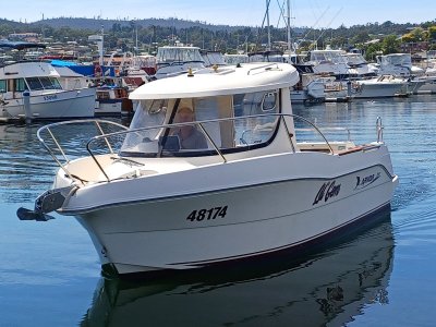 Arvor 215 Low hours on diesel inboard. With a trailer too
