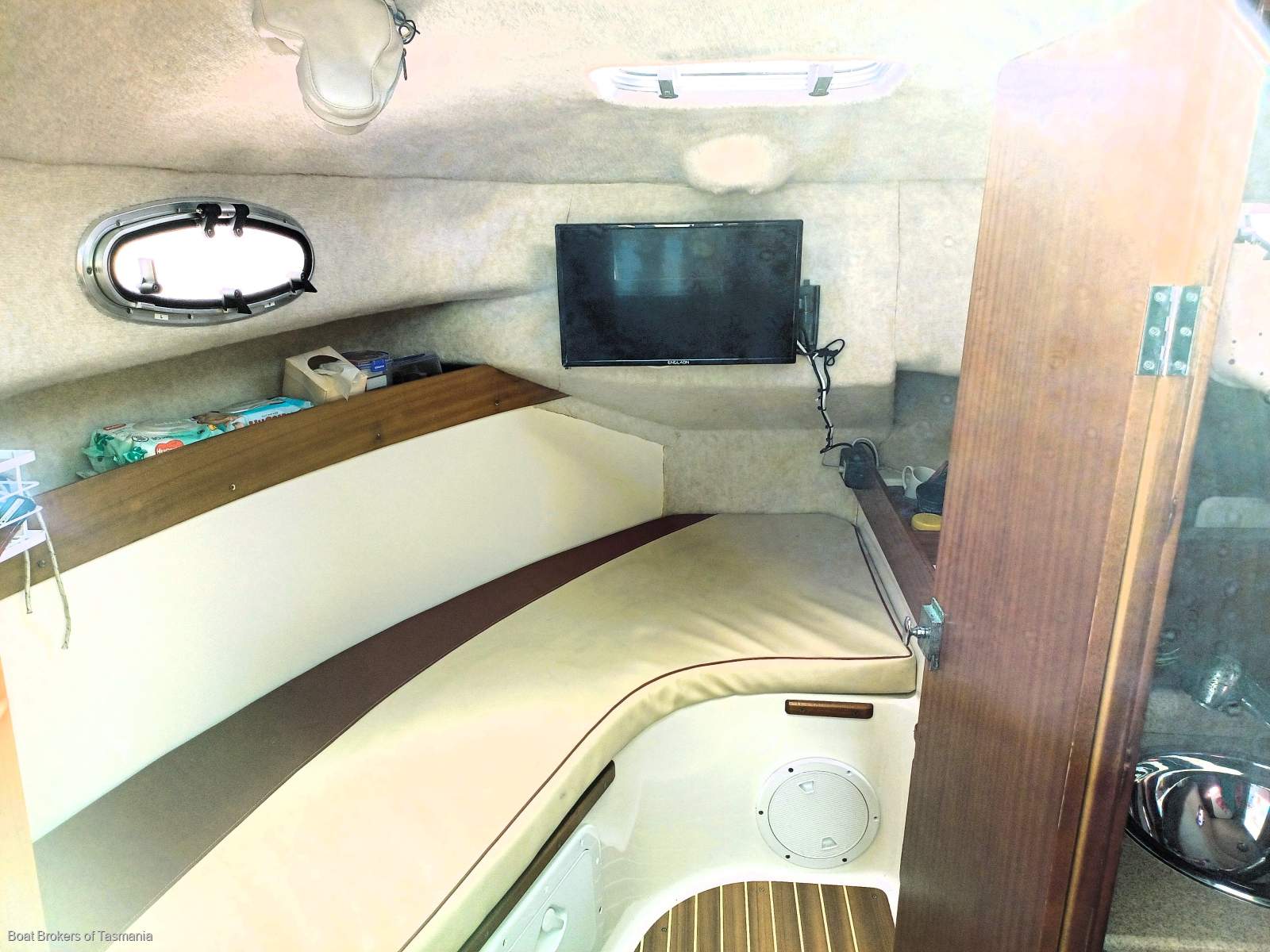  Arvor 280AS Very well equipped example. Boat Brokers of Tasmania