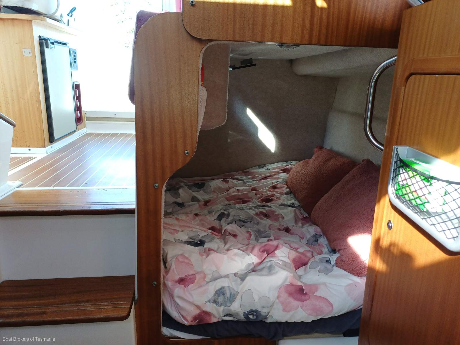  Arvor 280AS Very well equipped example. Boat Brokers of Tasmania
