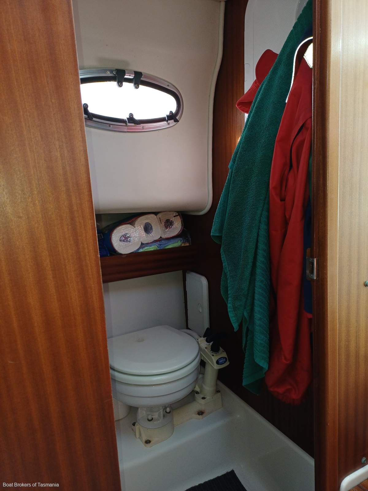  Arvor 280AS Very well equipped example. Boat Brokers of Tasmania