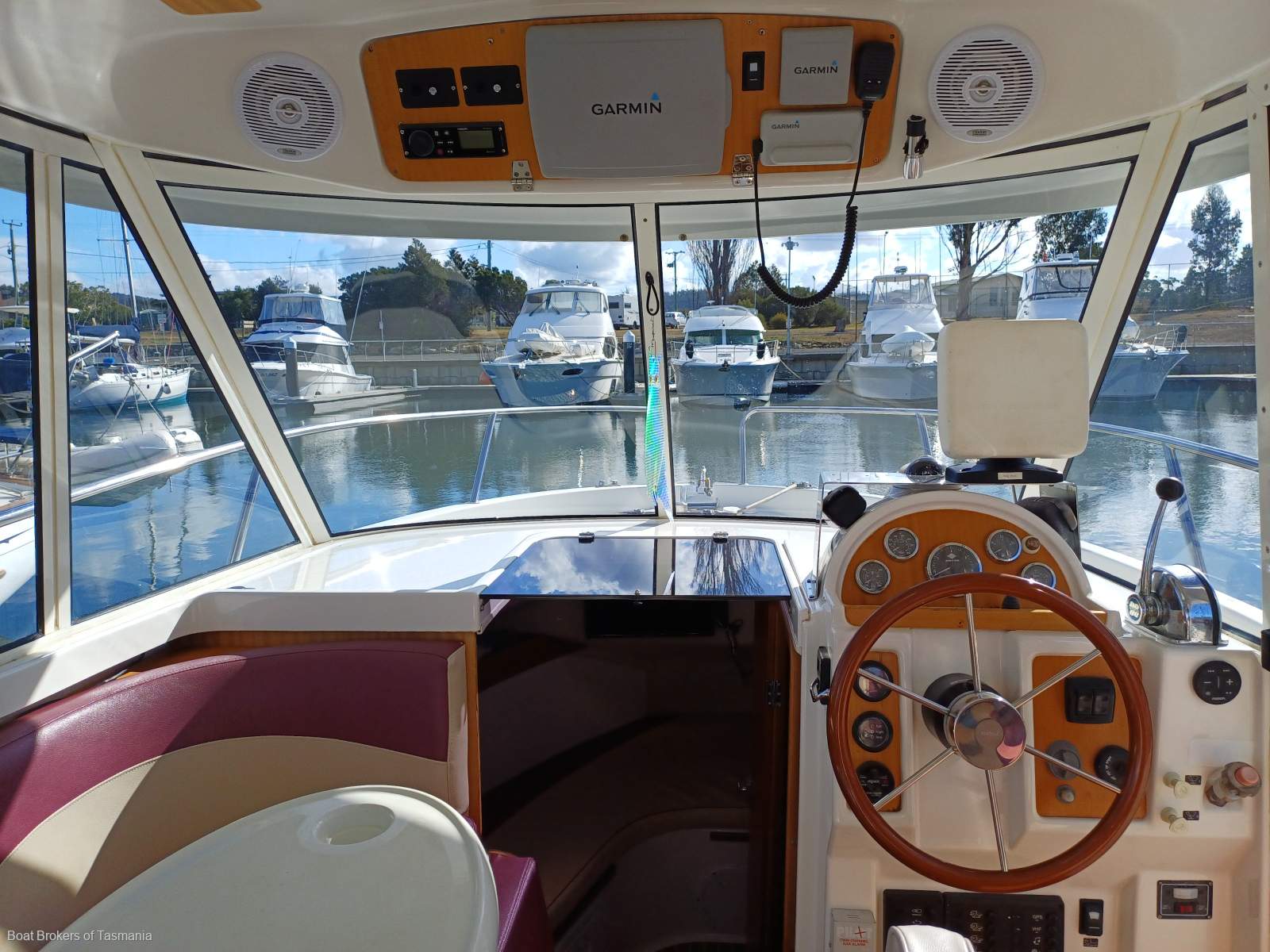 Arvor 280AS Very well equipped example.
