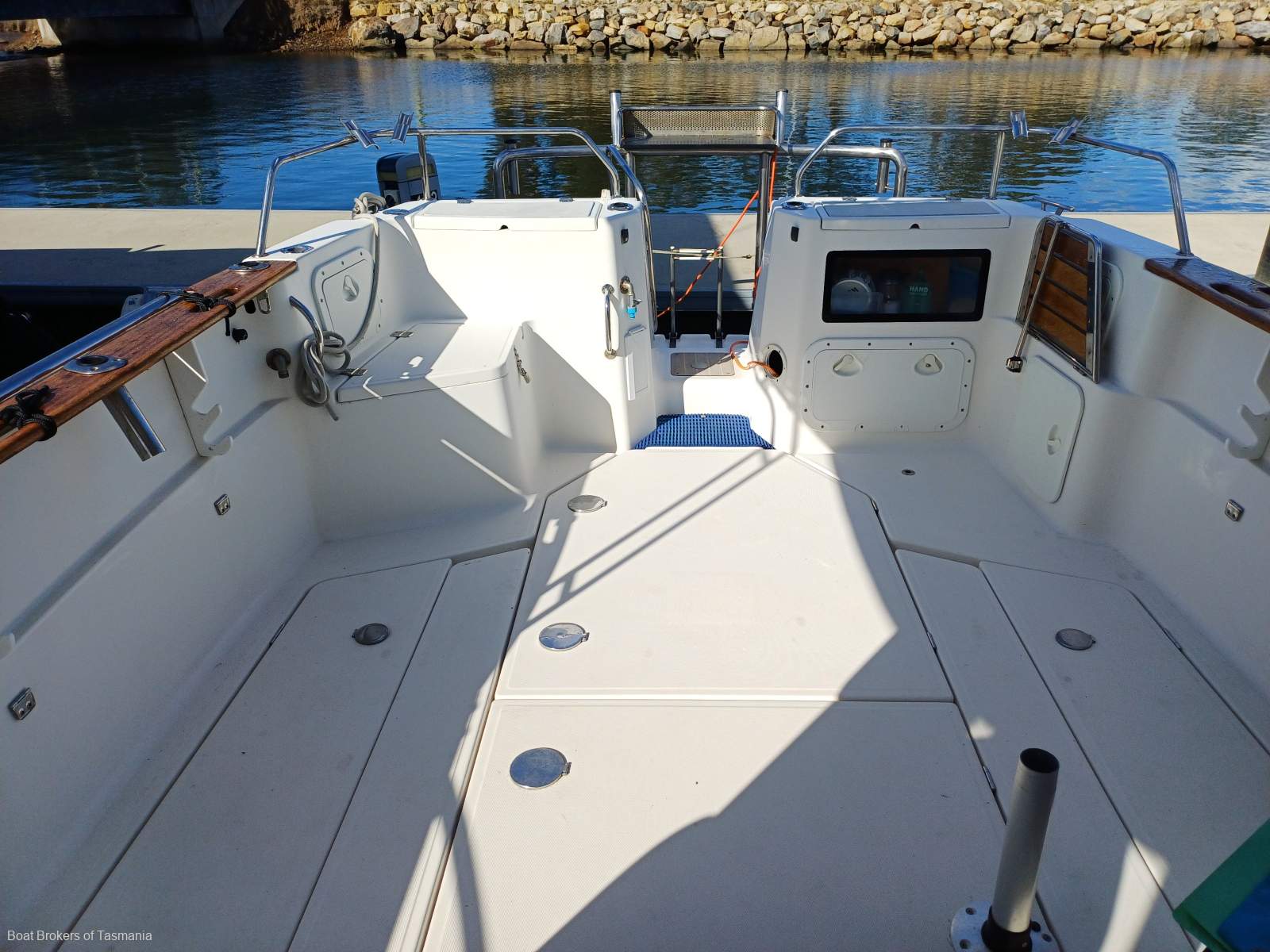  Arvor 280AS Very well equipped example. Boat Brokers of Tasmania