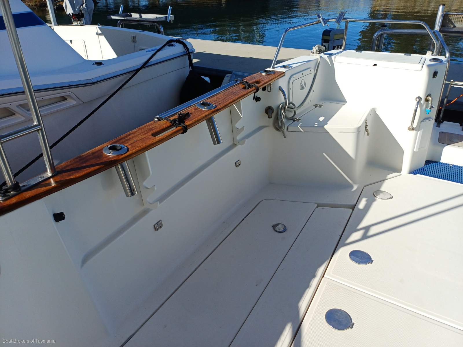  Arvor 280AS Very well equipped example. Boat Brokers of Tasmania