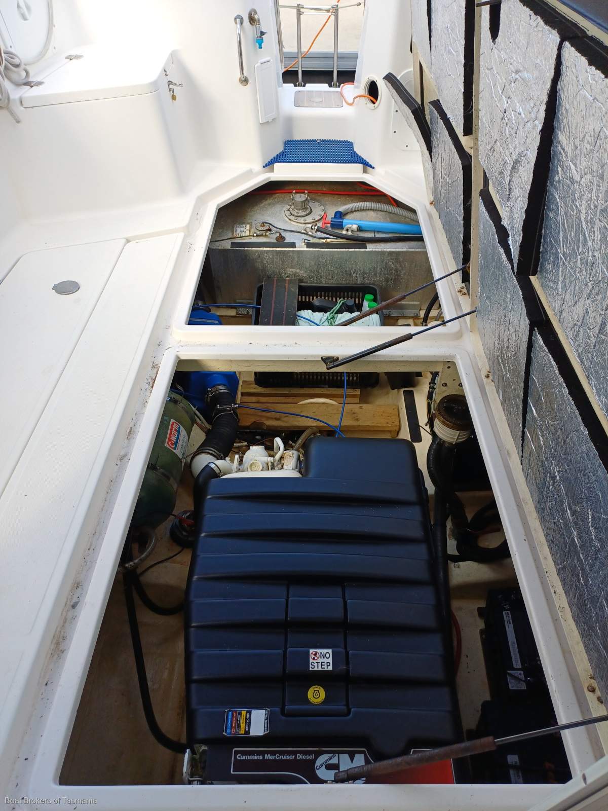  Arvor 280AS Very well equipped example. Boat Brokers of Tasmania