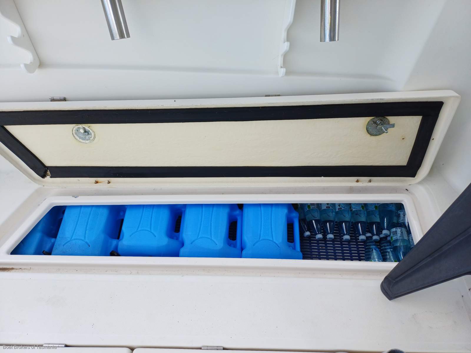  Arvor 280AS Very well equipped example. Boat Brokers of Tasmania