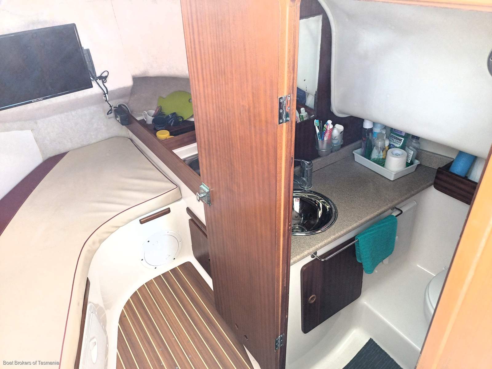  Arvor 280AS Very well equipped example. Boat Brokers of Tasmania